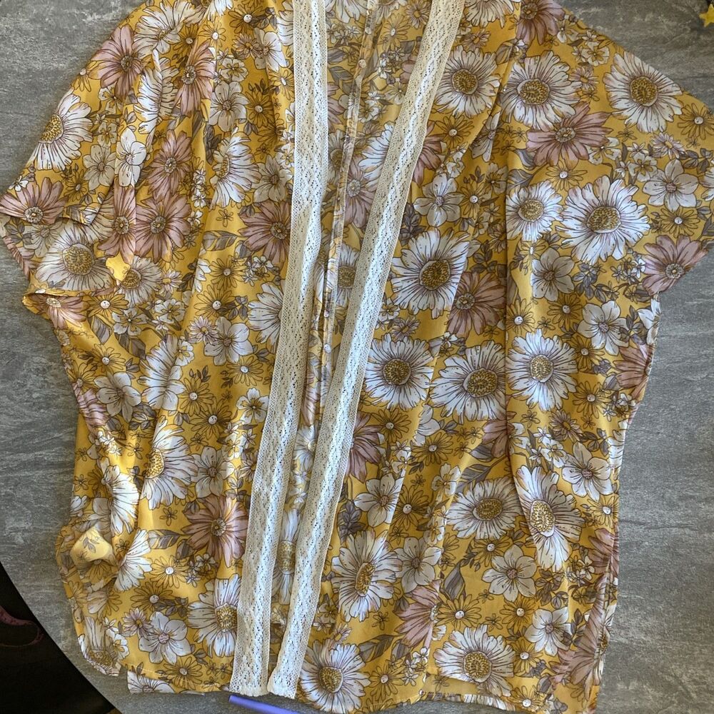 Maurices One Size OS Womens Floral Open Kimono Yellow crochet lace detail